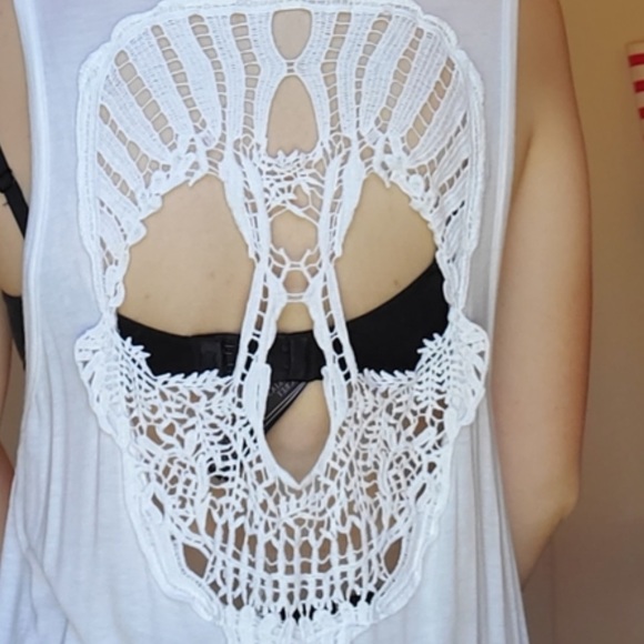Nollie White Tank Top With Crochet Skull on Back - Picture 3 of 9